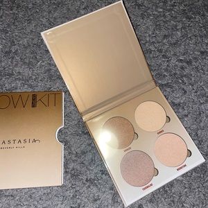 Anastasia Beverly Hills glow kit